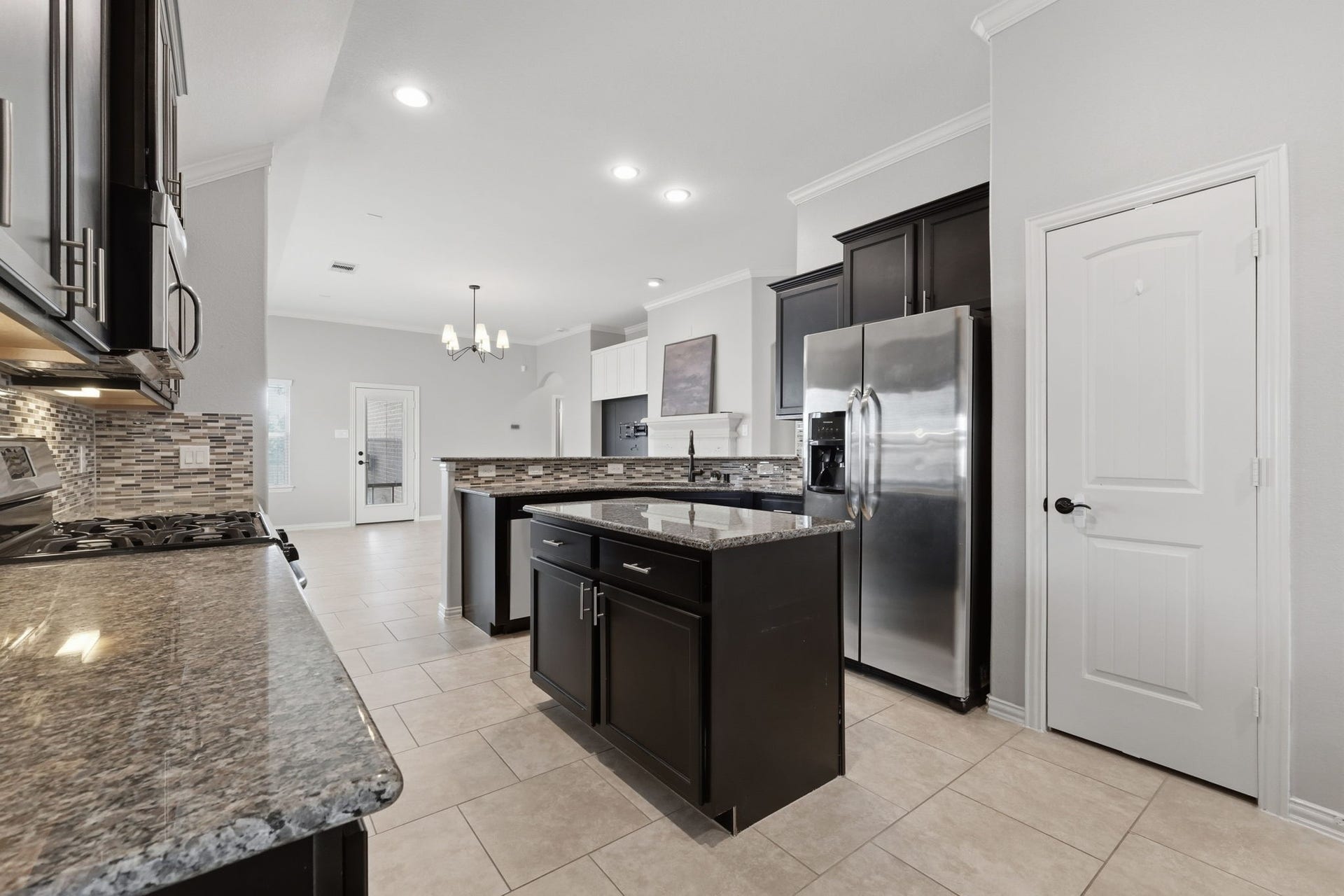 18014 Fernwood Bend Drive, Tomball, TX 77377 Refrigerator included in lease