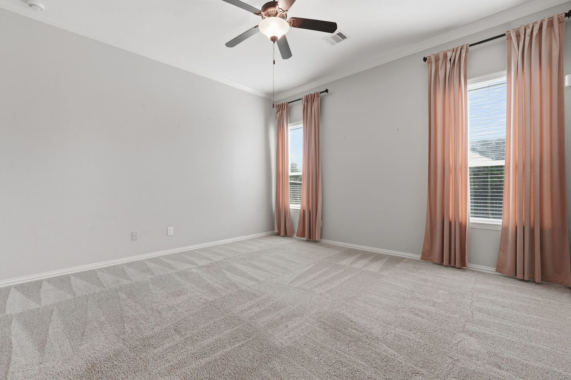 18014 Fernwood Bend Drive, Tomball, TX 77377 Master bedroom