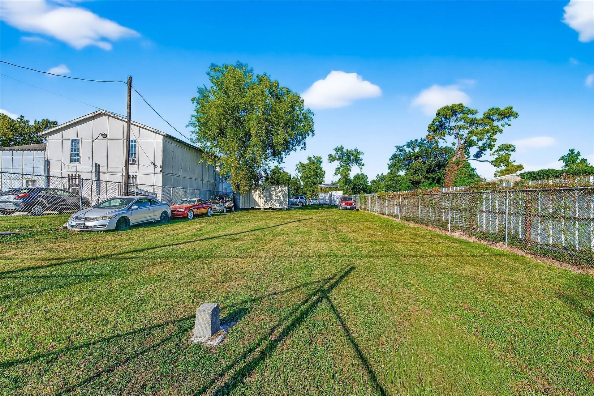 8109 W Hardy Road, Houston, TX 77022 8109 W Hardy Road, Houston, TX 77022