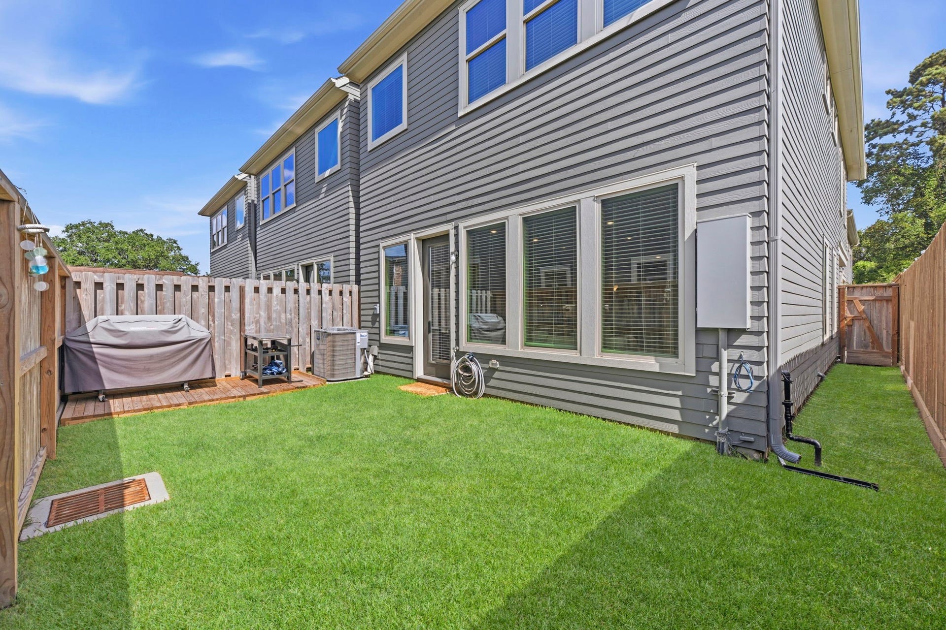 6020 T C Jester Boulevard, Houston, TX 77091 Grass has been digitally enhanced.