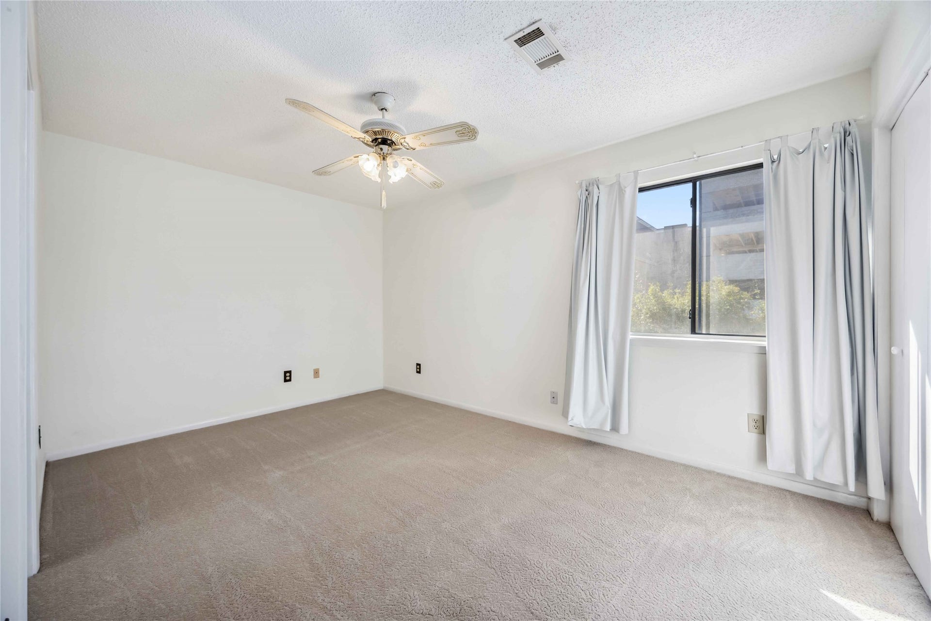 17814 Kings Park Lane, Houston, TX 77058 17814 Kings Park Lane, Houston, TX 77058