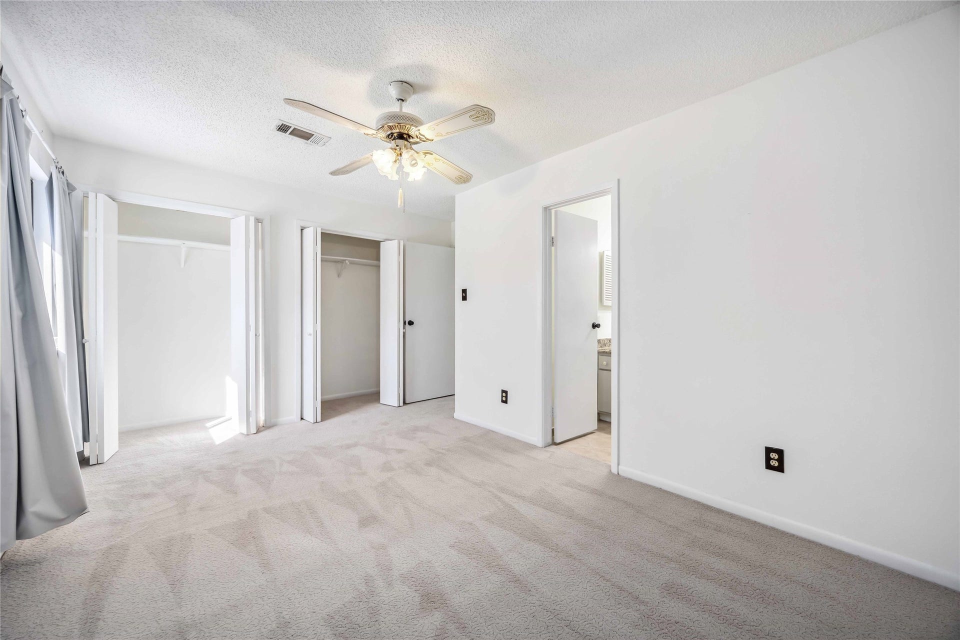 17814 Kings Park Lane, Houston, TX 77058 17814 Kings Park Lane, Houston, TX 77058