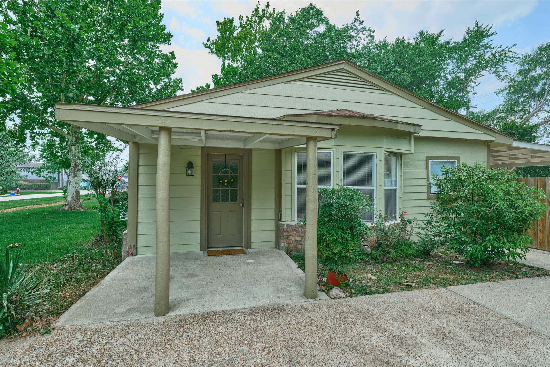 220 Belmont Street, Tomball, TX 77375 220 Belmont Street, Tomball, TX 77375