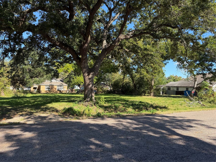Property photo for 3705 Venze Street, Dickinson, TX