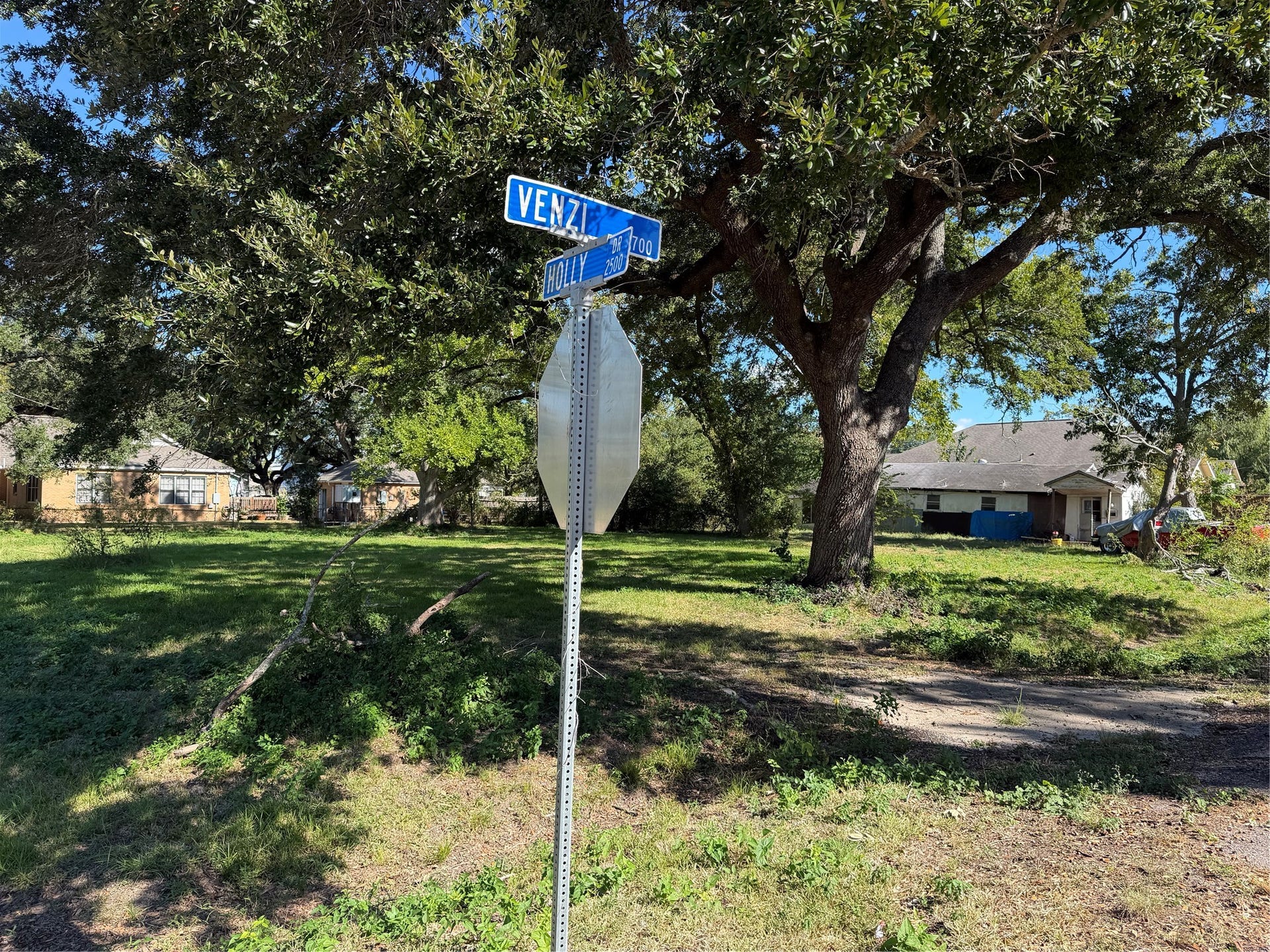 3705 Venze Street, Dickinson, TX 77539 Desirable Corner Lot with Added Appeal!
Situated on a spacious 12,960 sq. ft. corner lot, this property offers attractive street frontage, mature shade trees, and an inviting setting for your future dream home.