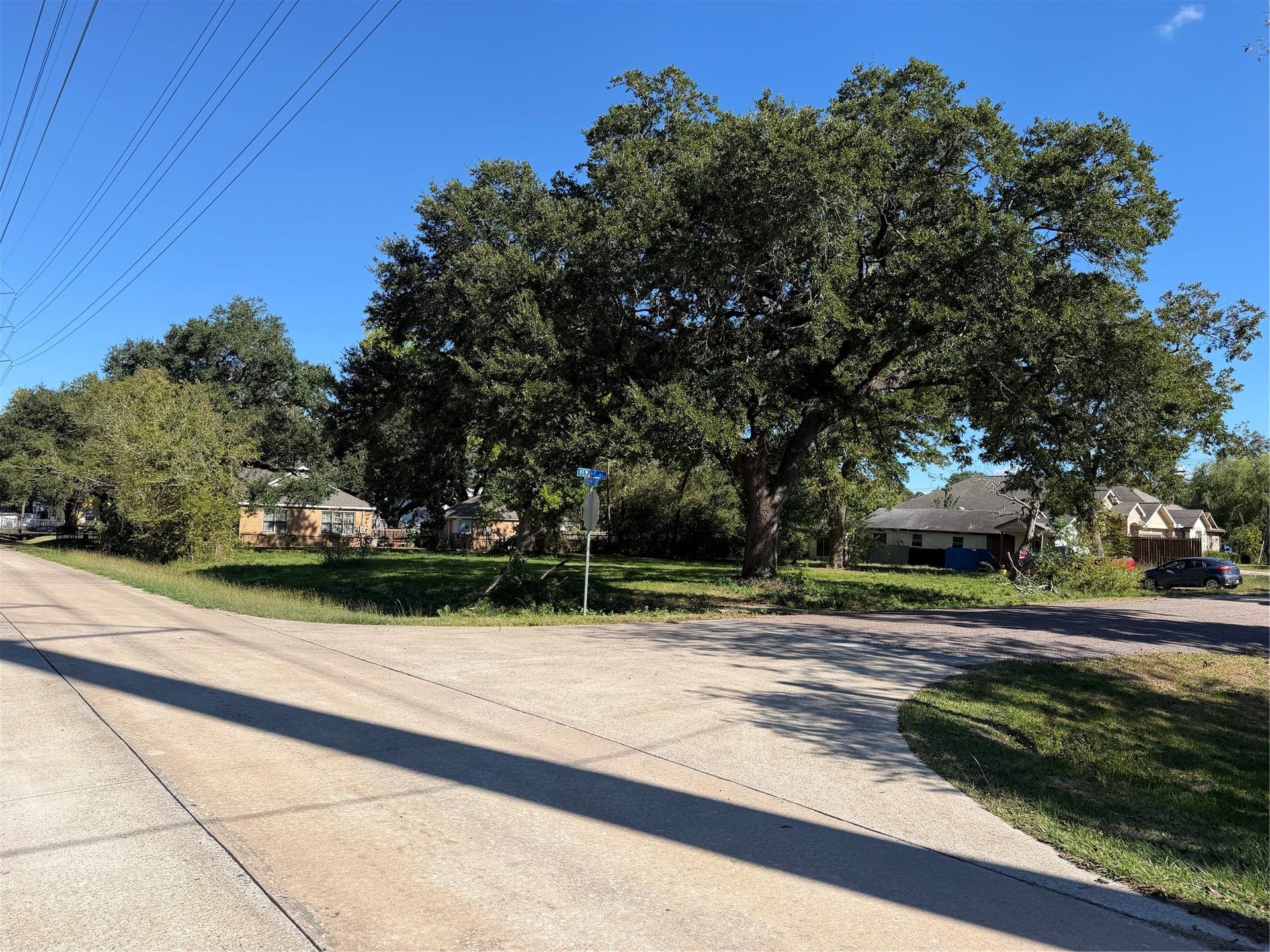 3705 Venze Street, Dickinson, TX 77539 Established Residential Surroundings!
Enjoy the character of an established Dickinson neighborhood, with mature trees and a welcoming residential streetscape.