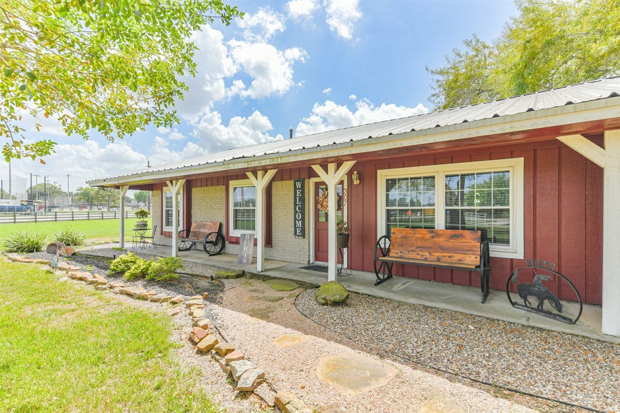 Property photo for 307 W Hufsmith Road, Tomball, TX