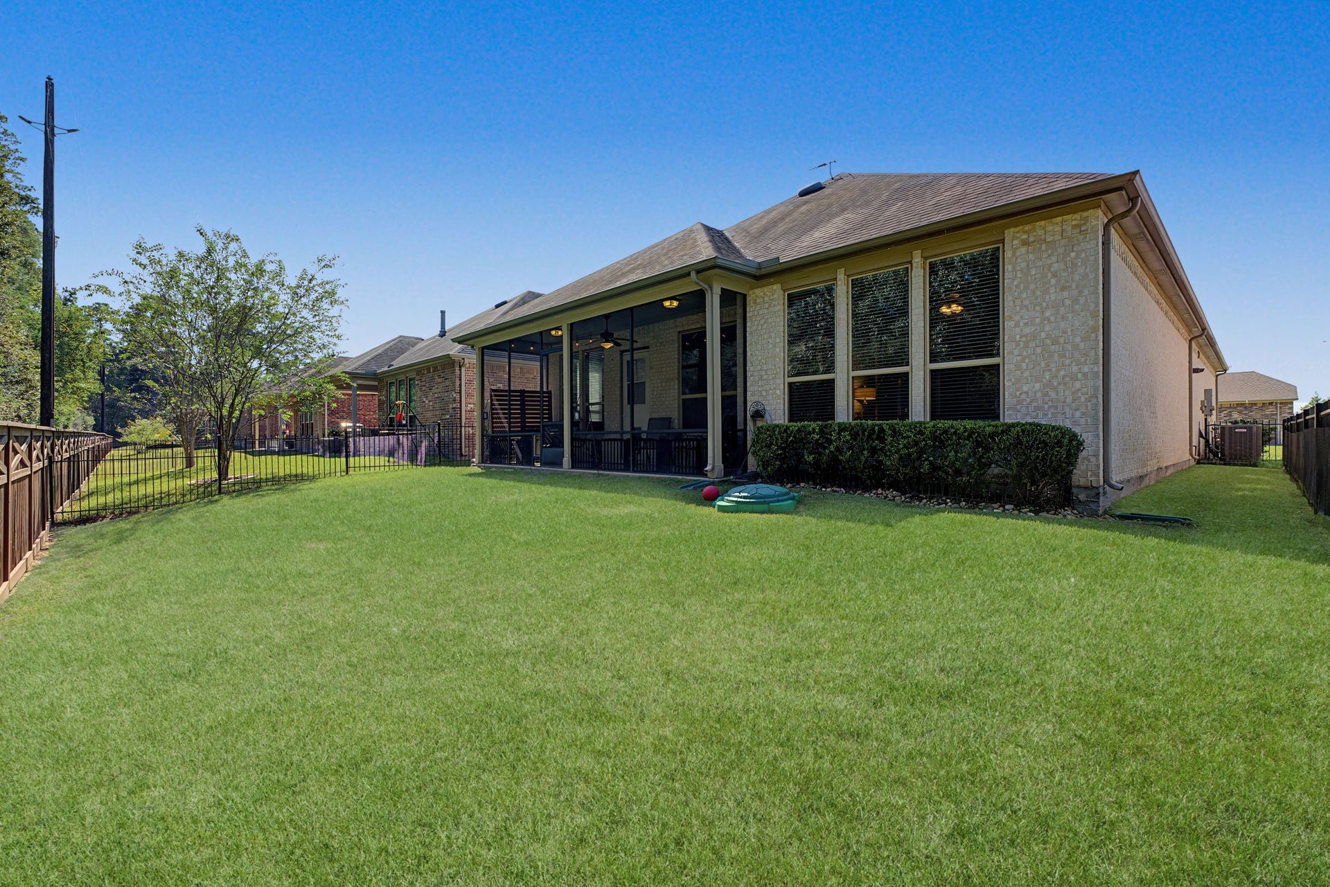 229 Percheron Drive, Spring, TX 77382 Good side yard space as well. Gentle slope for drainage out to the back fence.
