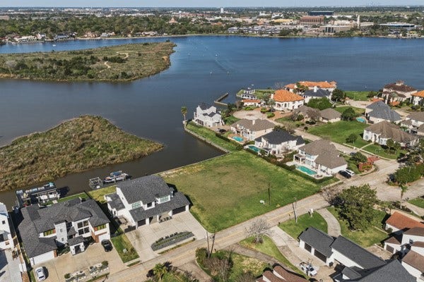 923 Davis Road, League City, TX 77573 923 Davis Road, League City, TX 77573