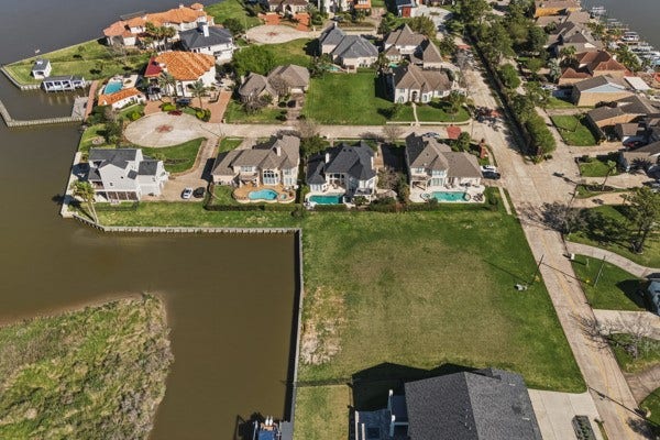 923 Davis Road, League City, TX 77573 923 Davis Road, League City, TX 77573
