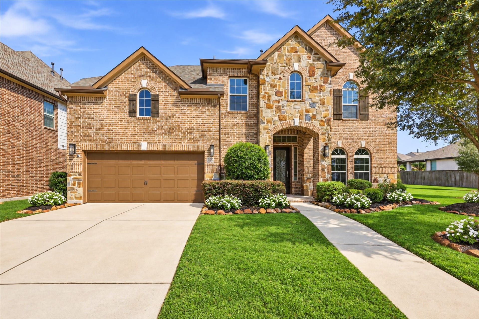 Unique Property located close to Jordan Ranch Crossing and I-10!