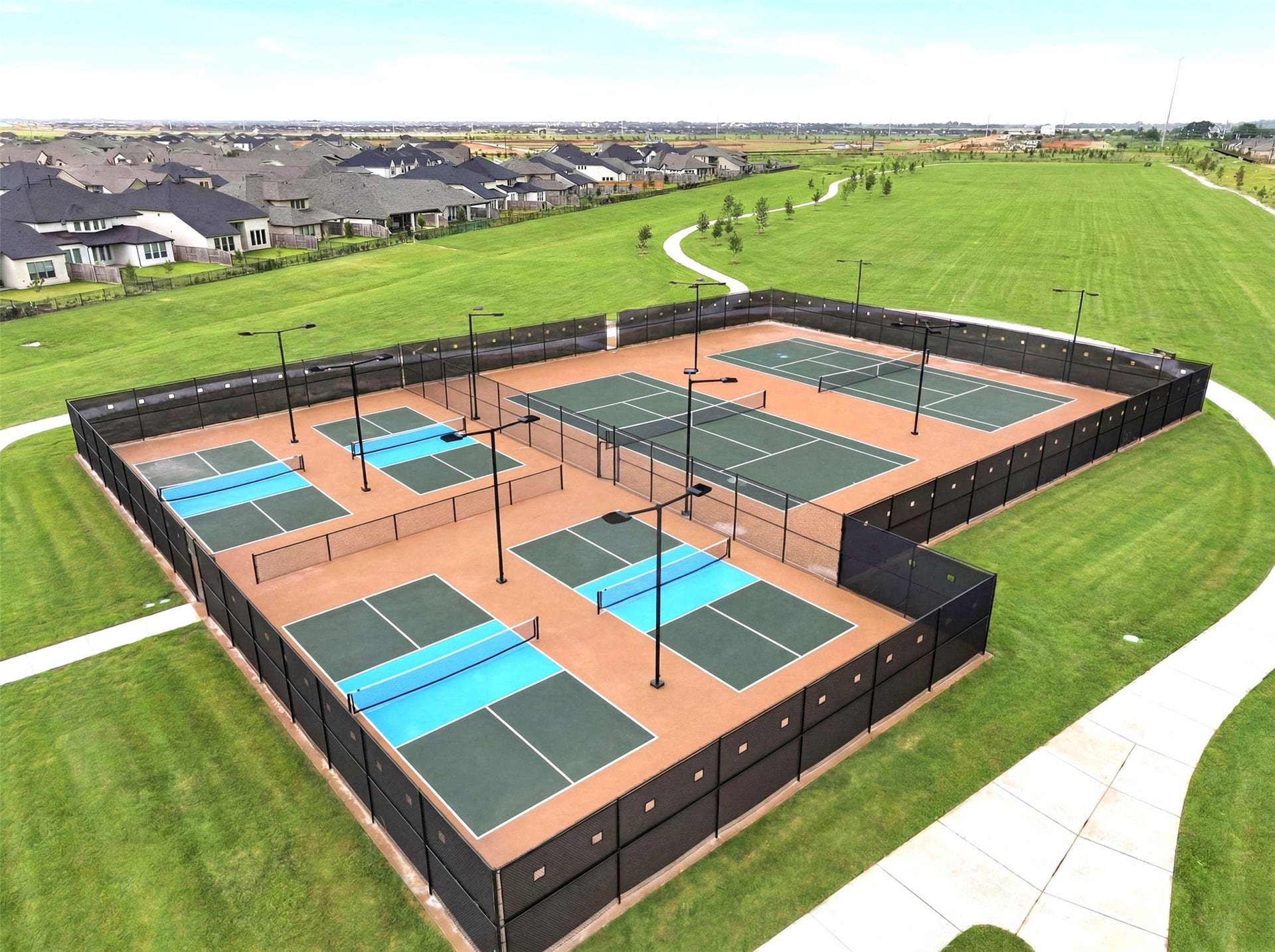 Brand new pickleball courts in neighborhood