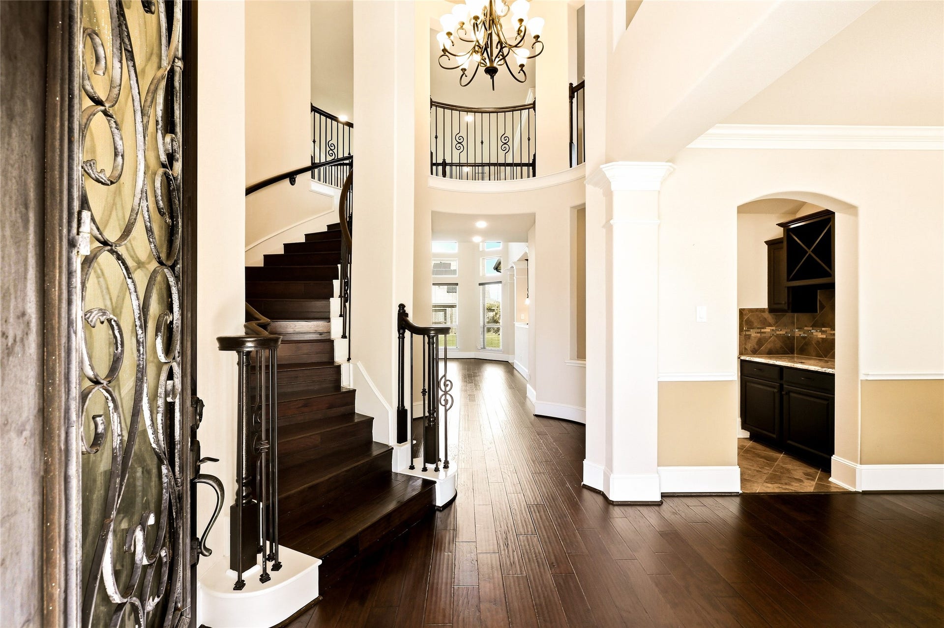Upgraded Front door with Grand high ceiling entrance