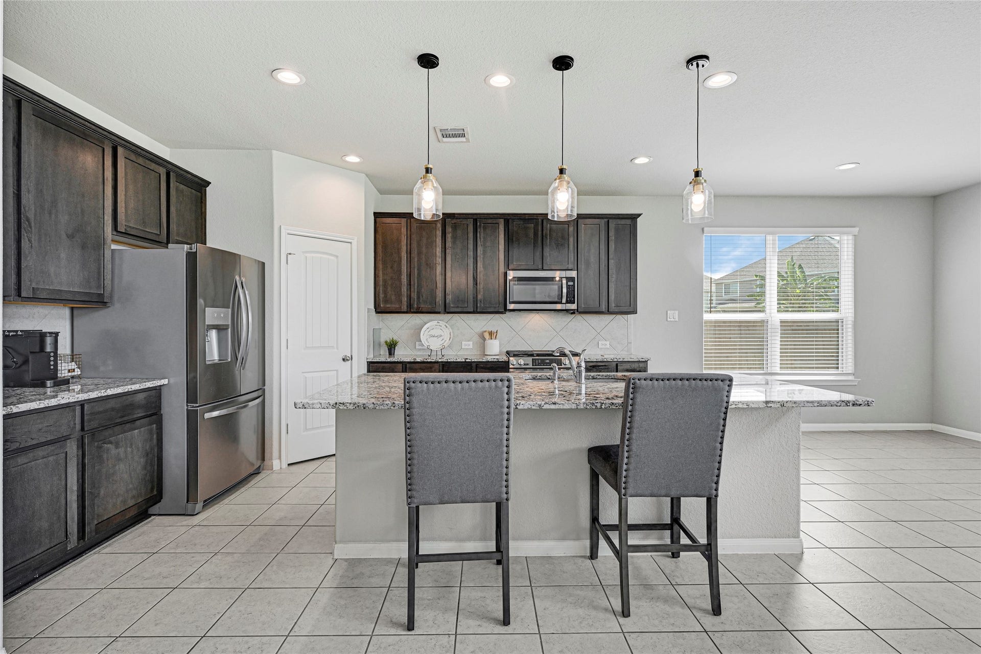 Gourmet Kitchen & Breakfast Room