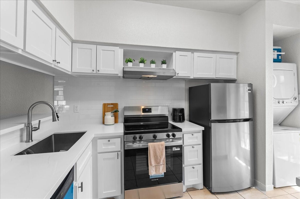 Updated kitchen with new kitchen appliances