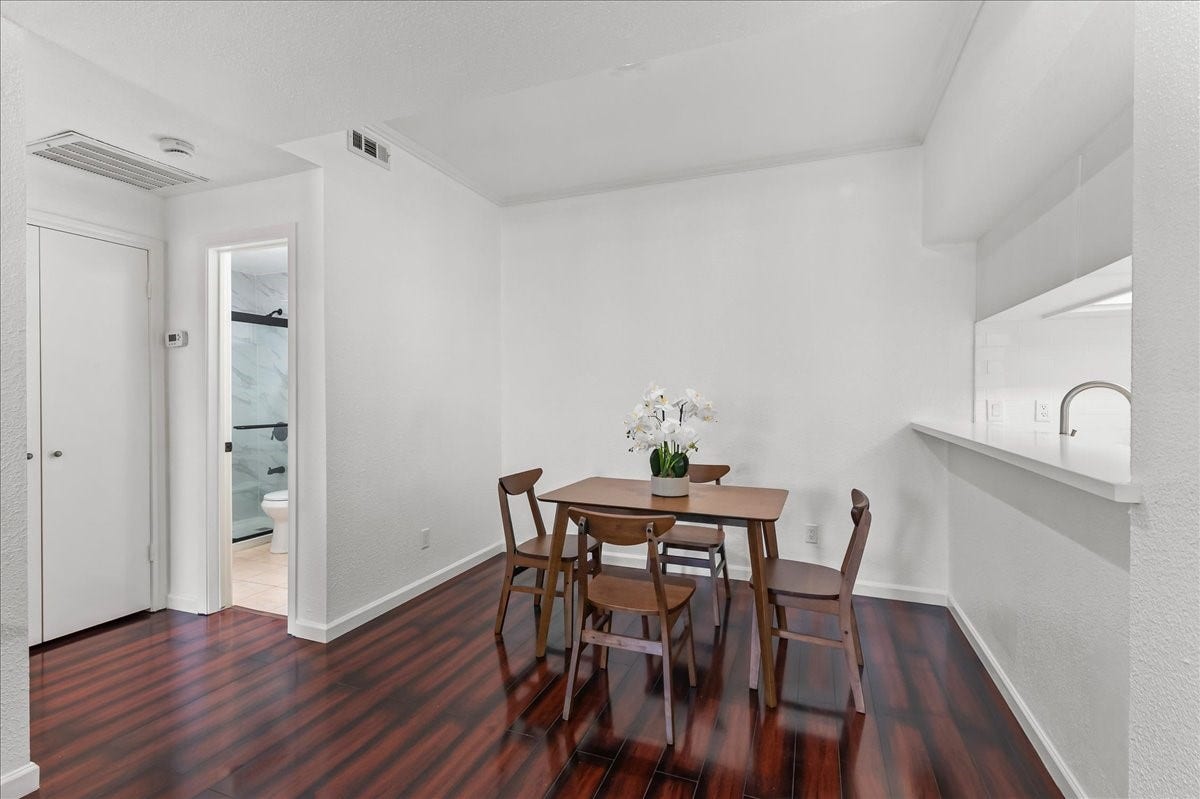 724D Bering Drive, #254, Houston, TX 77057
