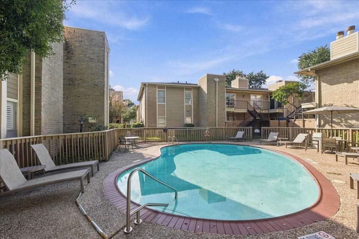 724D Bering Drive, #254, Houston, TX 77057