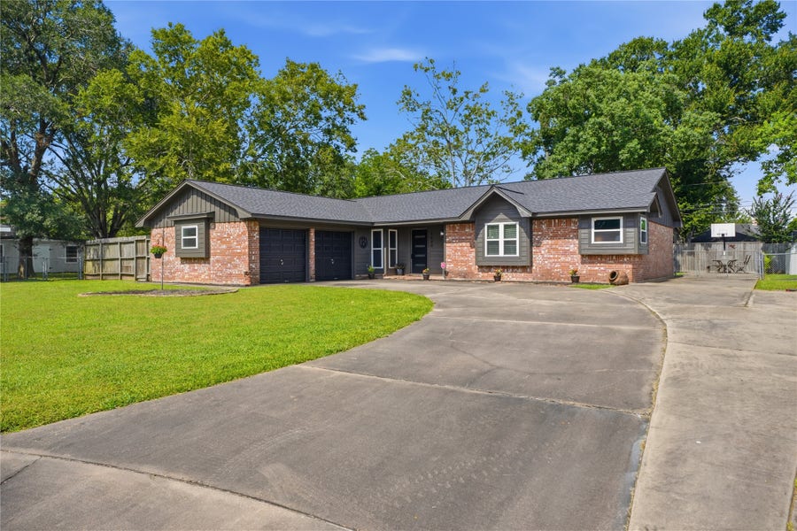 Property photo for 1400 Gardenia Circle, Rosenberg, TX