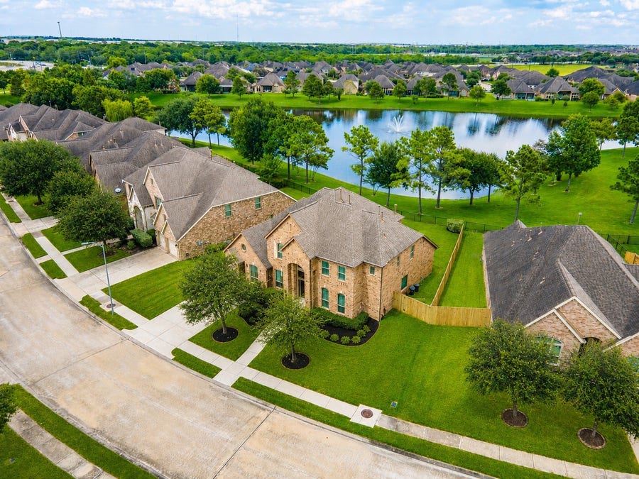Property photo for 1915 Cayman Bend Lane, Pearland, TX