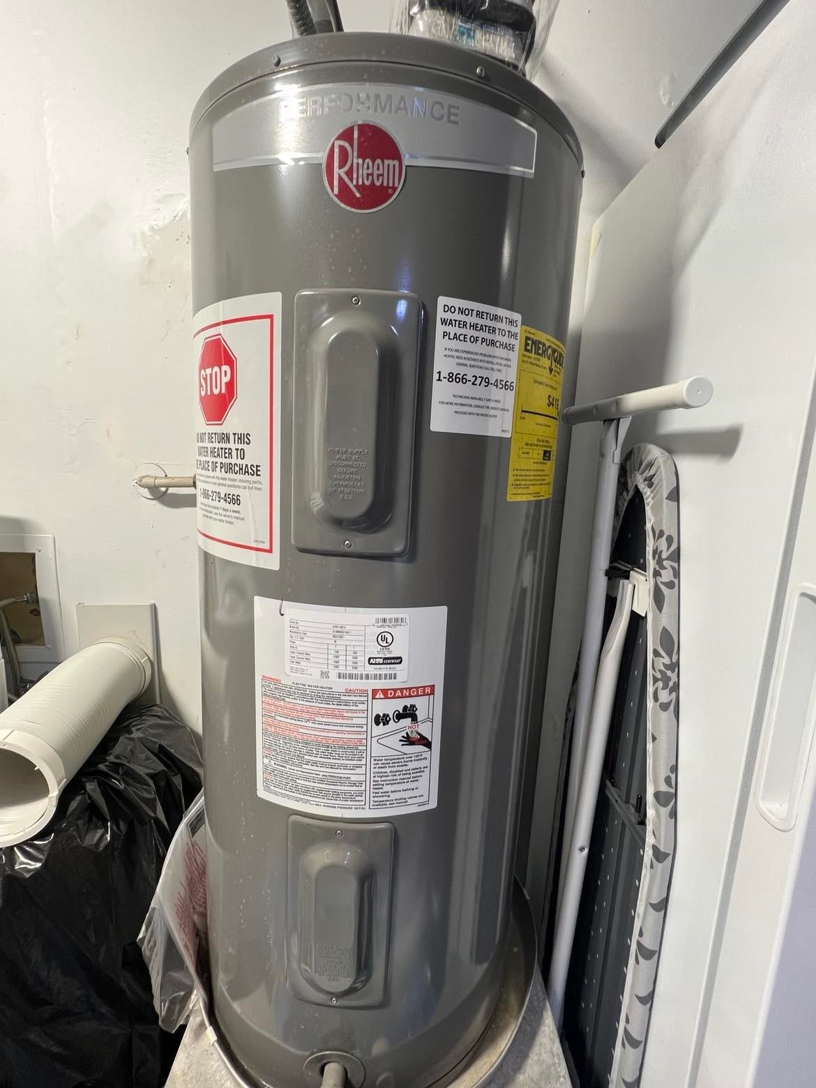 16806 Red Gully Drive, Sugar Land, TX 77498 2021 water heater