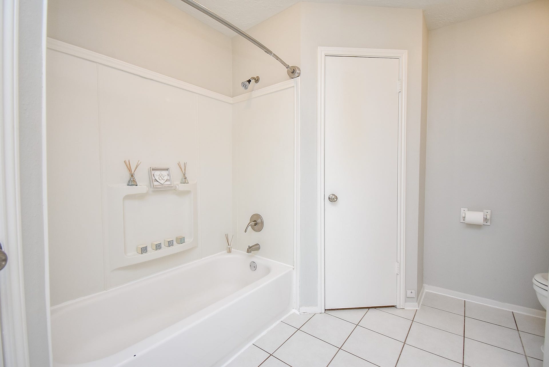 16806 Red Gully Drive, Sugar Land, TX 77498 Primary bathroom: at right, the other walk-in closet