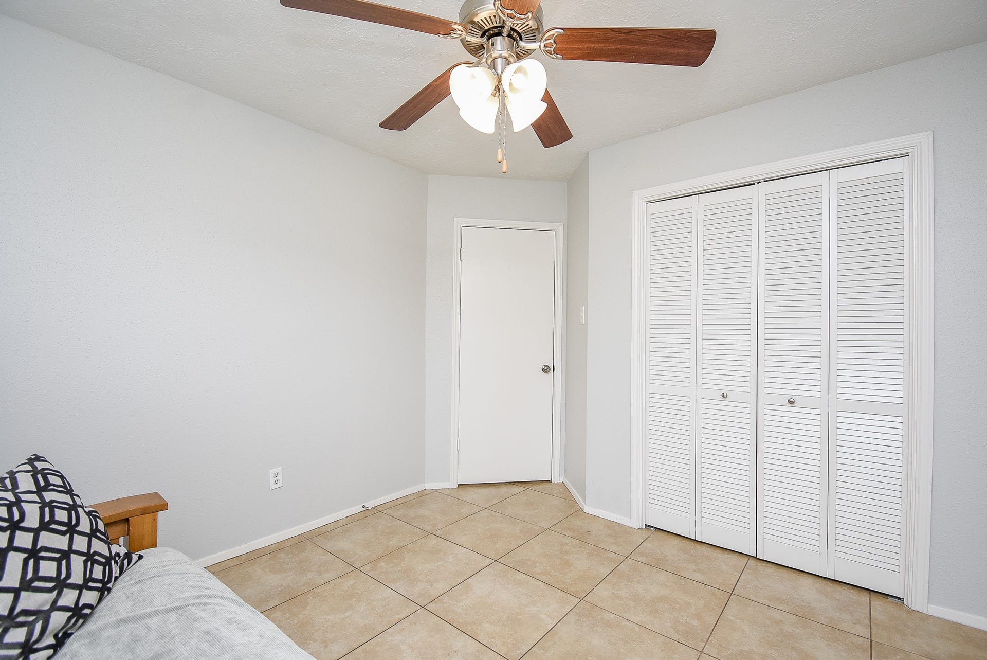 16806 Red Gully Drive, Sugar Land, TX 77498 Front guest bedroom