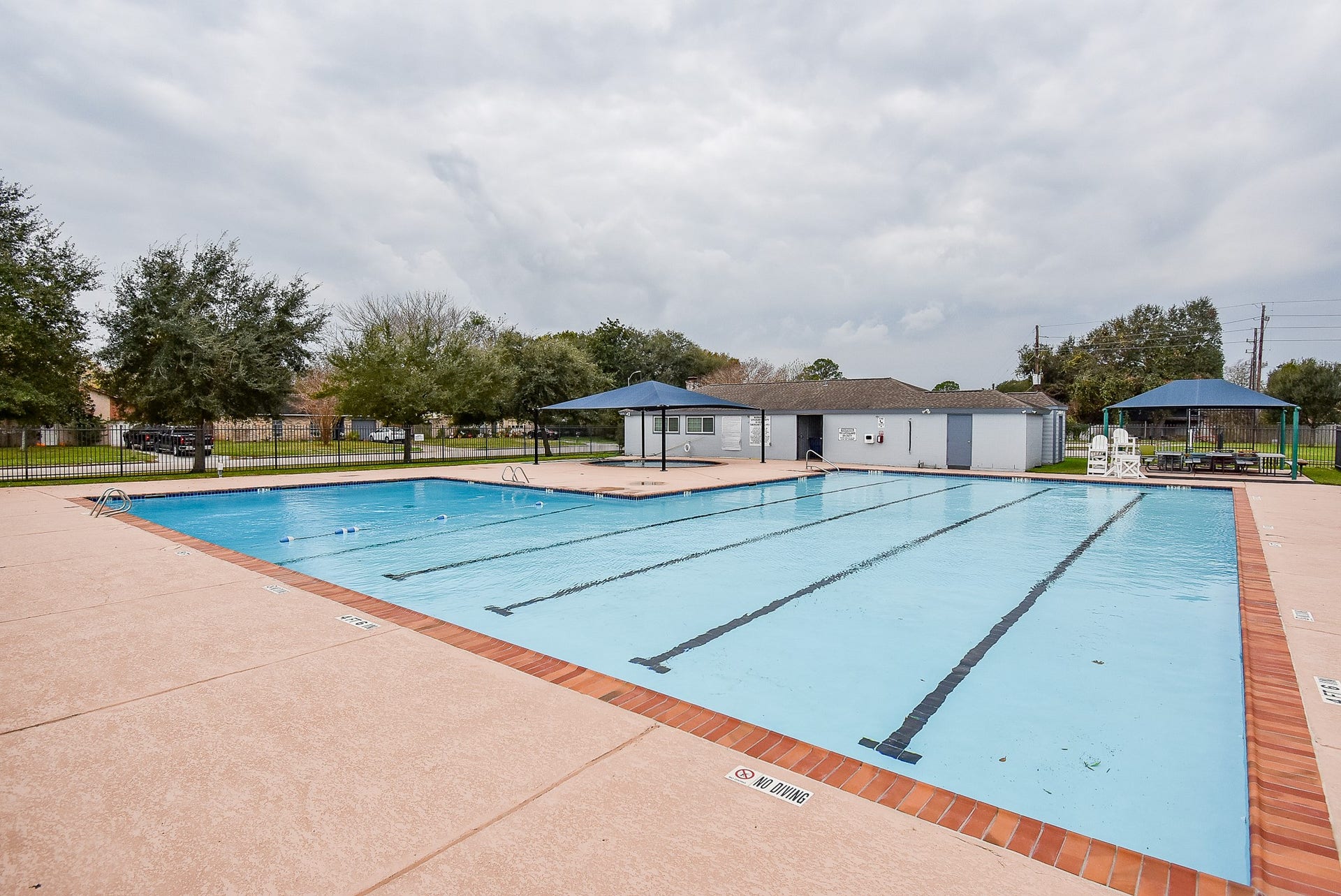 16806 Red Gully Drive, Sugar Land, TX 77498 Welcome to this nice neighborhood