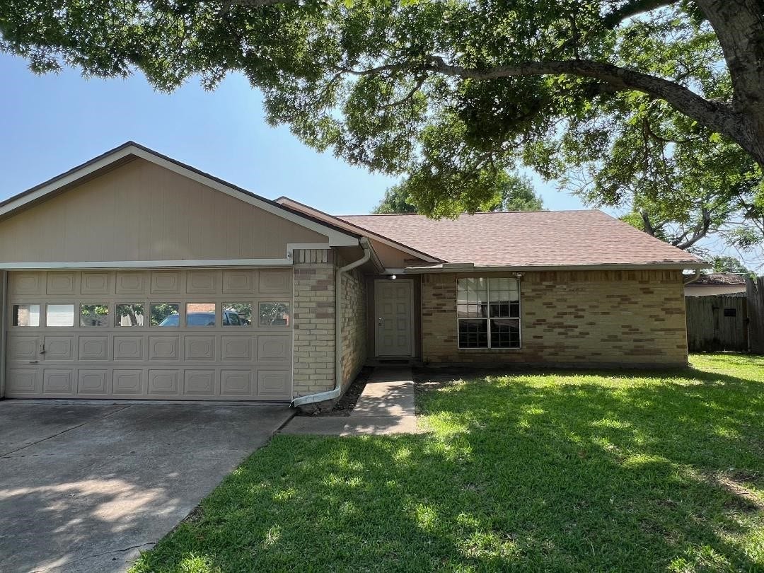 16806 Red Gully Drive, Sugar Land, TX 77498 Discover your perfect home: a charming one-story with a brand-new roof, featuring 3 bedrooms, 2 bathrooms, and a spacious 2-car garage.