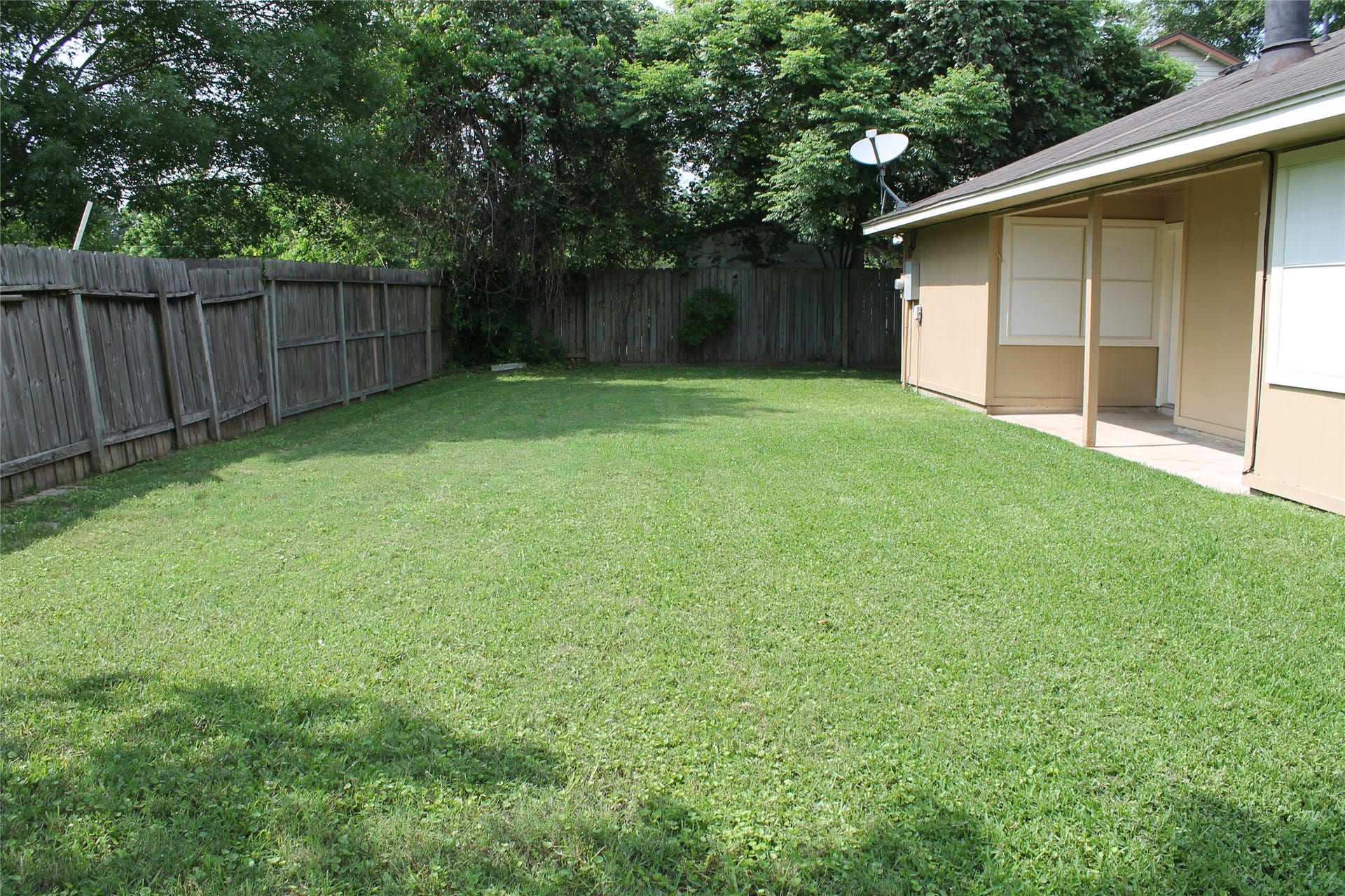 16806 Red Gully Drive, Sugar Land, TX 77498 fully fenced backyard. old picture: took in May 2015.
