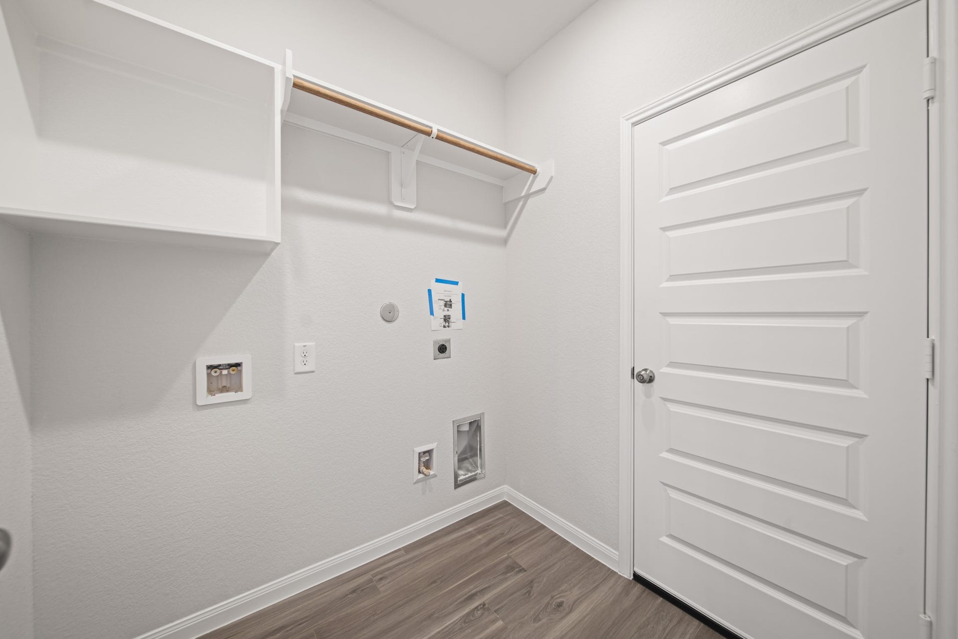 3061 Mustang Grove Way, Brookshire, TX 77423 Photos are a representation of the floor plan. Options and interior selections will vary.