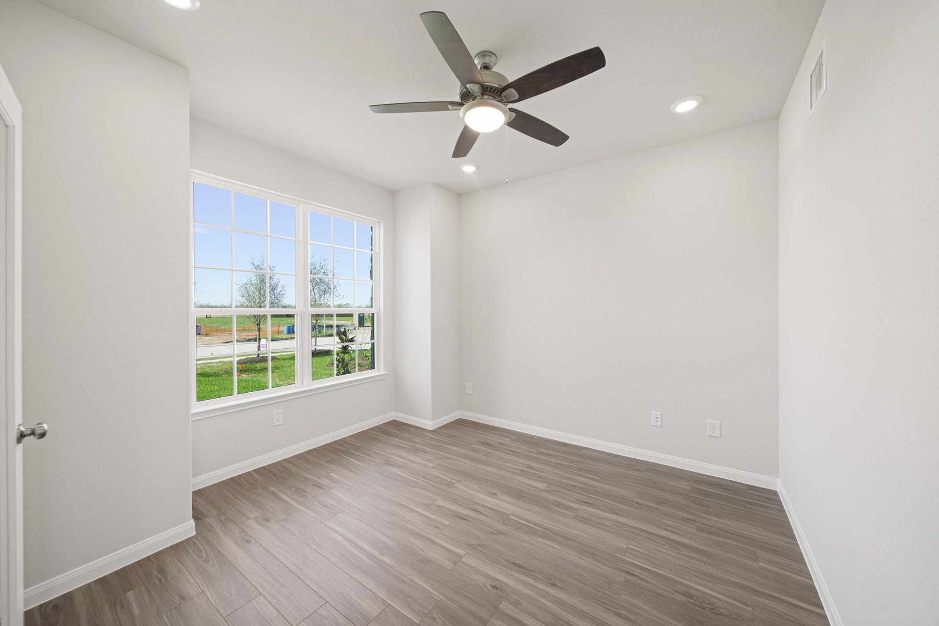 3061 Mustang Grove Way, Brookshire, TX 77423 Photos are a representation of the floor plan. Options and interior selections will vary.