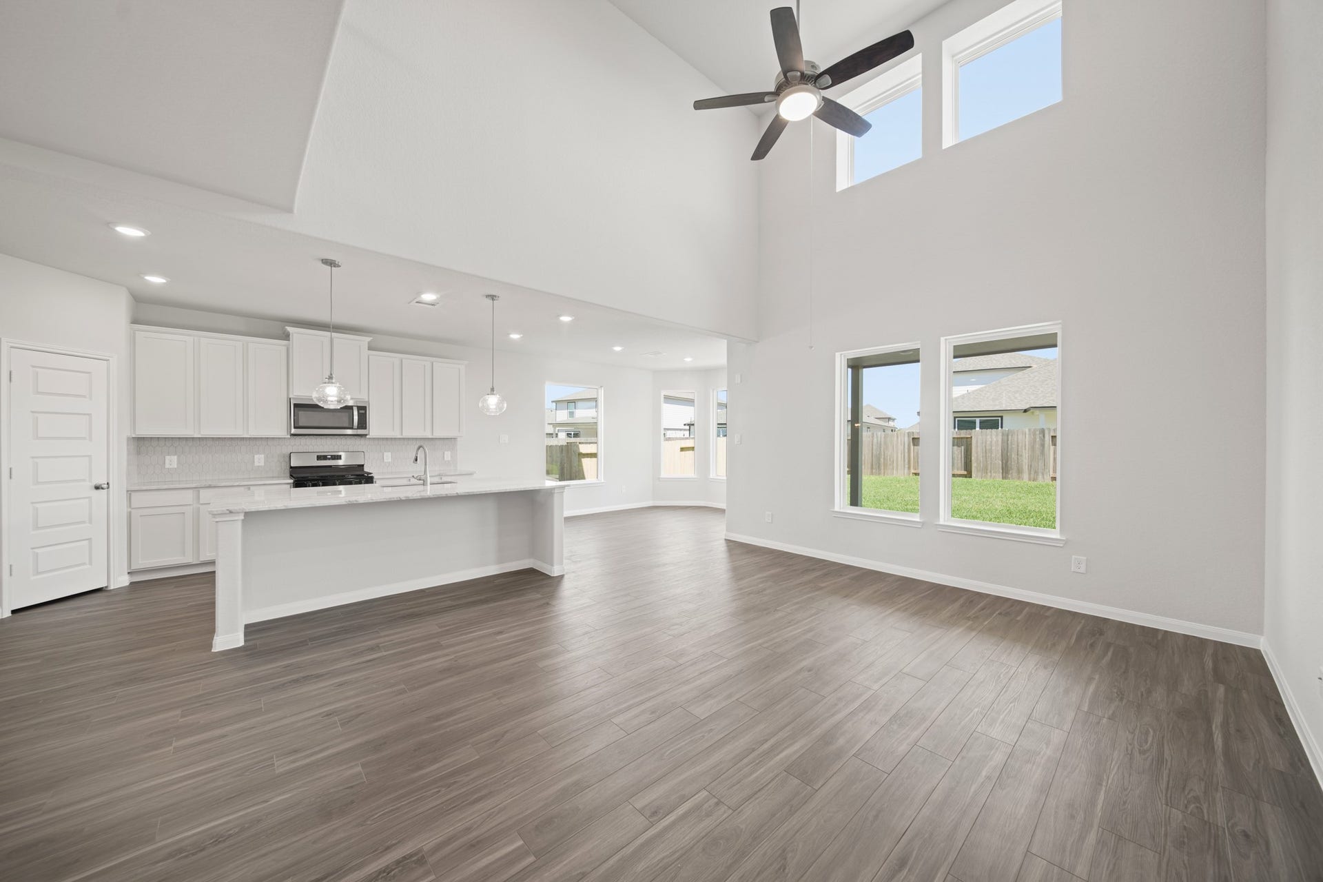 3061 Mustang Grove Way, Brookshire, TX 77423 Photos are a representation of the floor plan. Options and interior selections will vary.