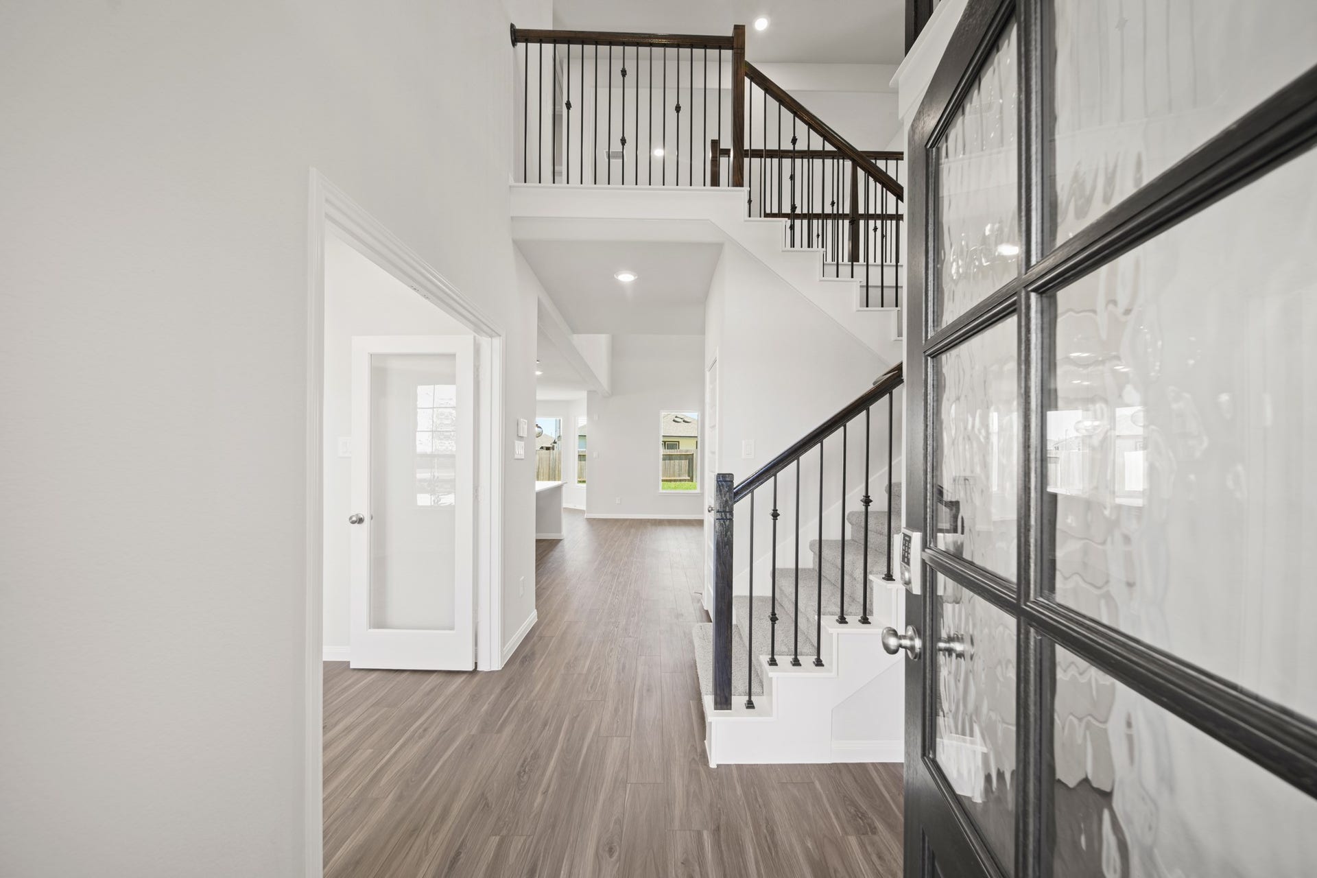 3061 Mustang Grove Way, Brookshire, TX 77423 Photos are a representation of the floor plan. Options and interior selections will vary.