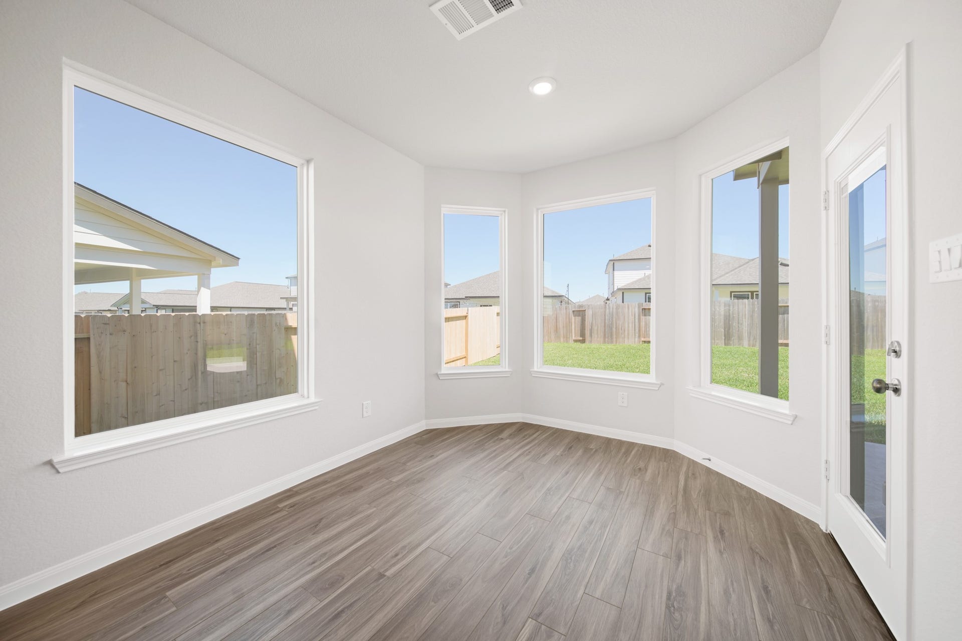 3061 Mustang Grove Way, Brookshire, TX 77423 Photos are a representation of the floor plan. Options and interior selections will vary.