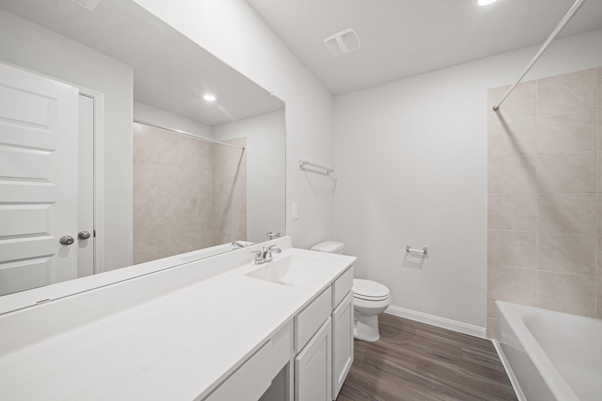 3061 Mustang Grove Way, Brookshire, TX 77423 Photos are a representation of the floor plan. Options and interior selections will vary.