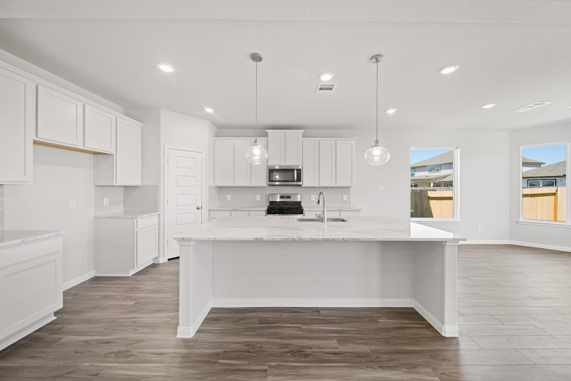 3061 Mustang Grove Way, Brookshire, TX 77423 Photos are a representation of the floor plan. Options and interior selections will vary.
