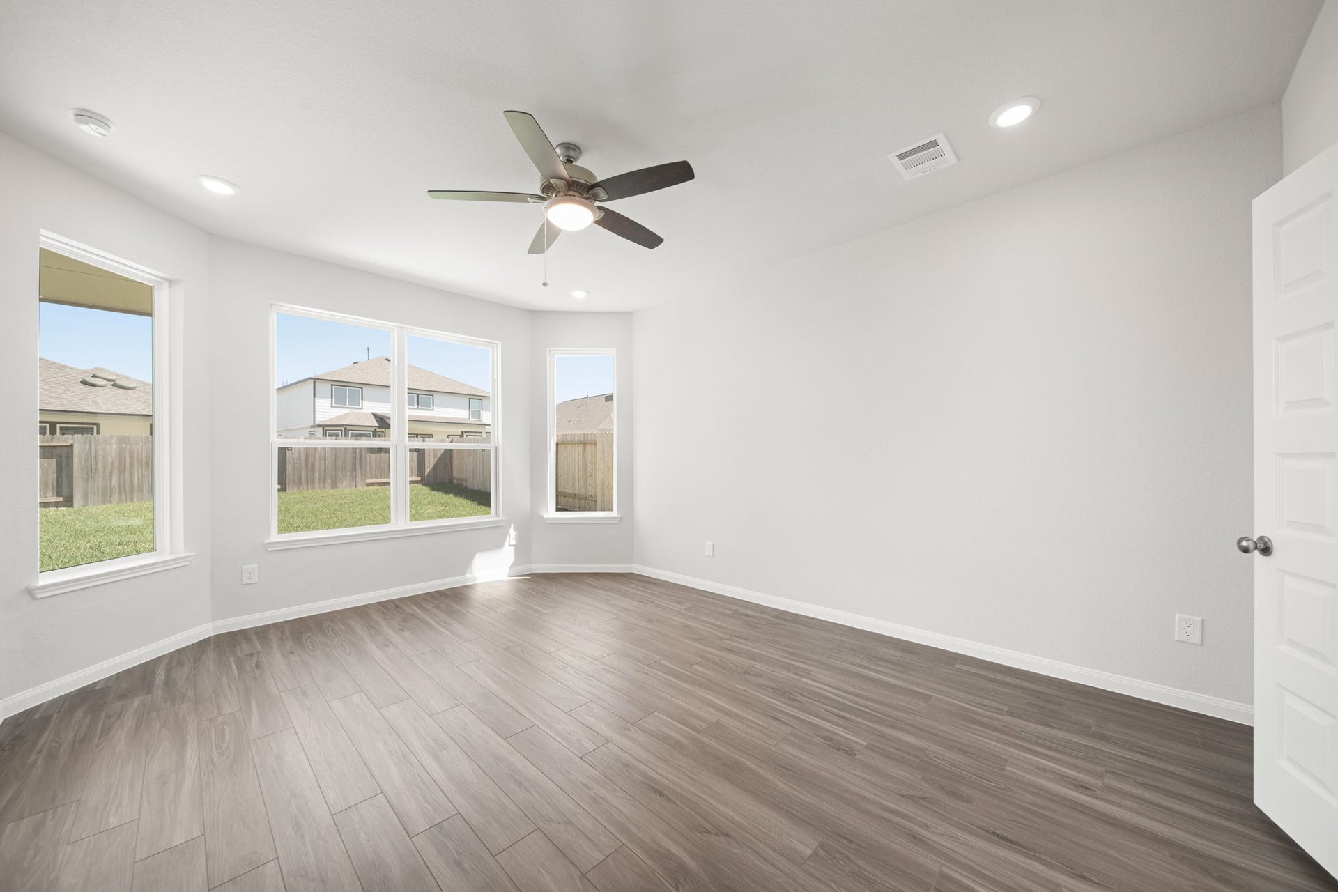 3061 Mustang Grove Way, Brookshire, TX 77423 Photos are a representation of the floor plan. Options and interior selections will vary.