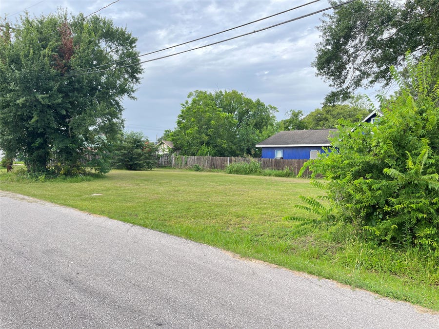 Property photo for 512 Travis St Street, Richmond, TX