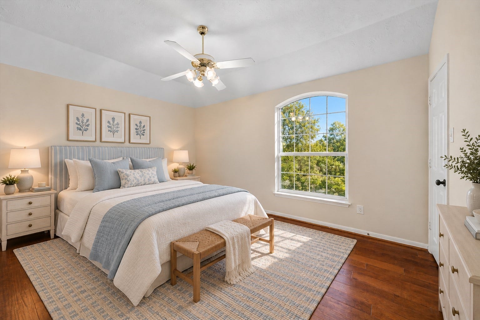 11 Merryvale Drive, The Woodlands, TX 77382 VIRTUALLY STAGED
