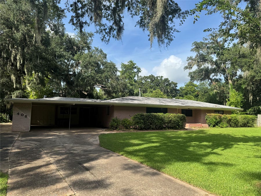 Property photo for 408 Oak Drive, Lake Jackson, TX