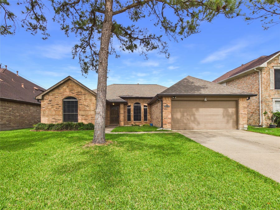 Property photo for 1105 Glencrest Drive, La Porte, TX
