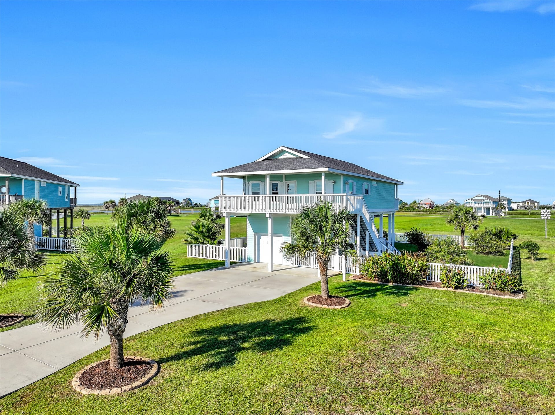 3911 Warrior Court, Galveston, TX 77554 Welcome to 3911 Warrior Court!