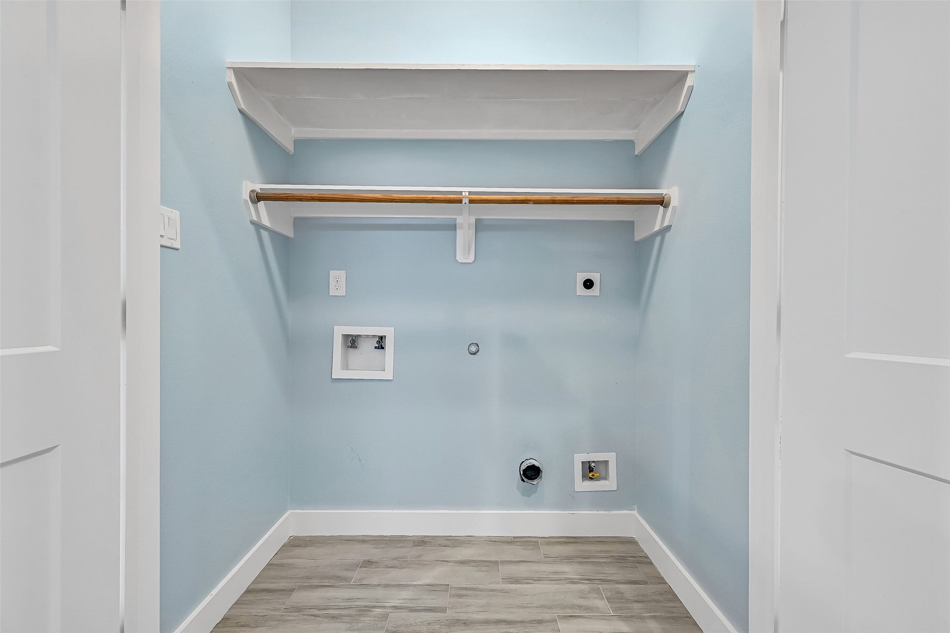 3911 Warrior Court, Galveston, TX 77554 Conveniently located in the hall next to all of the bedrooms is the utility room.