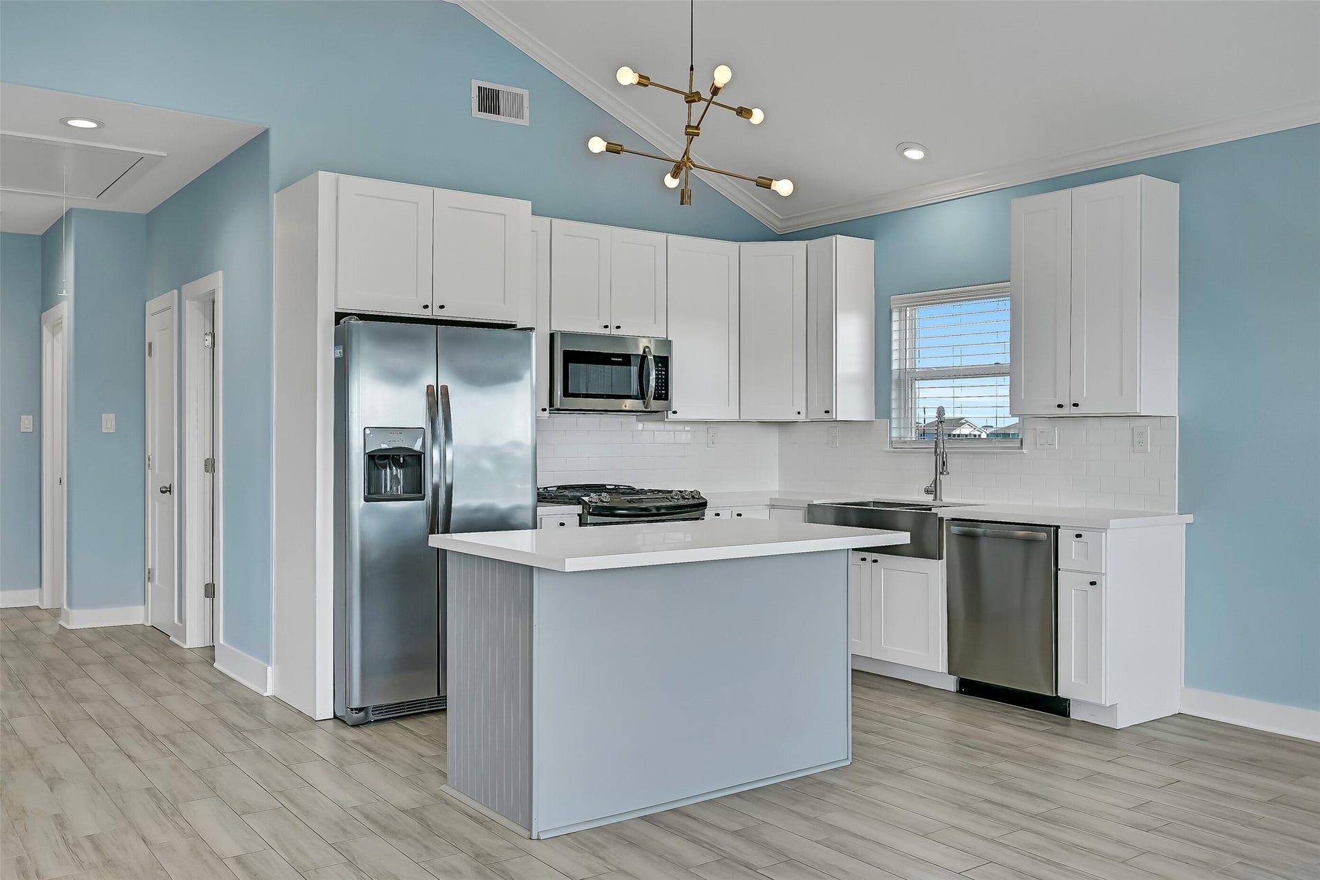 3911 Warrior Court, Galveston, TX 77554 The kitchen is complete with quartz countertops, and stainless steel appliances.