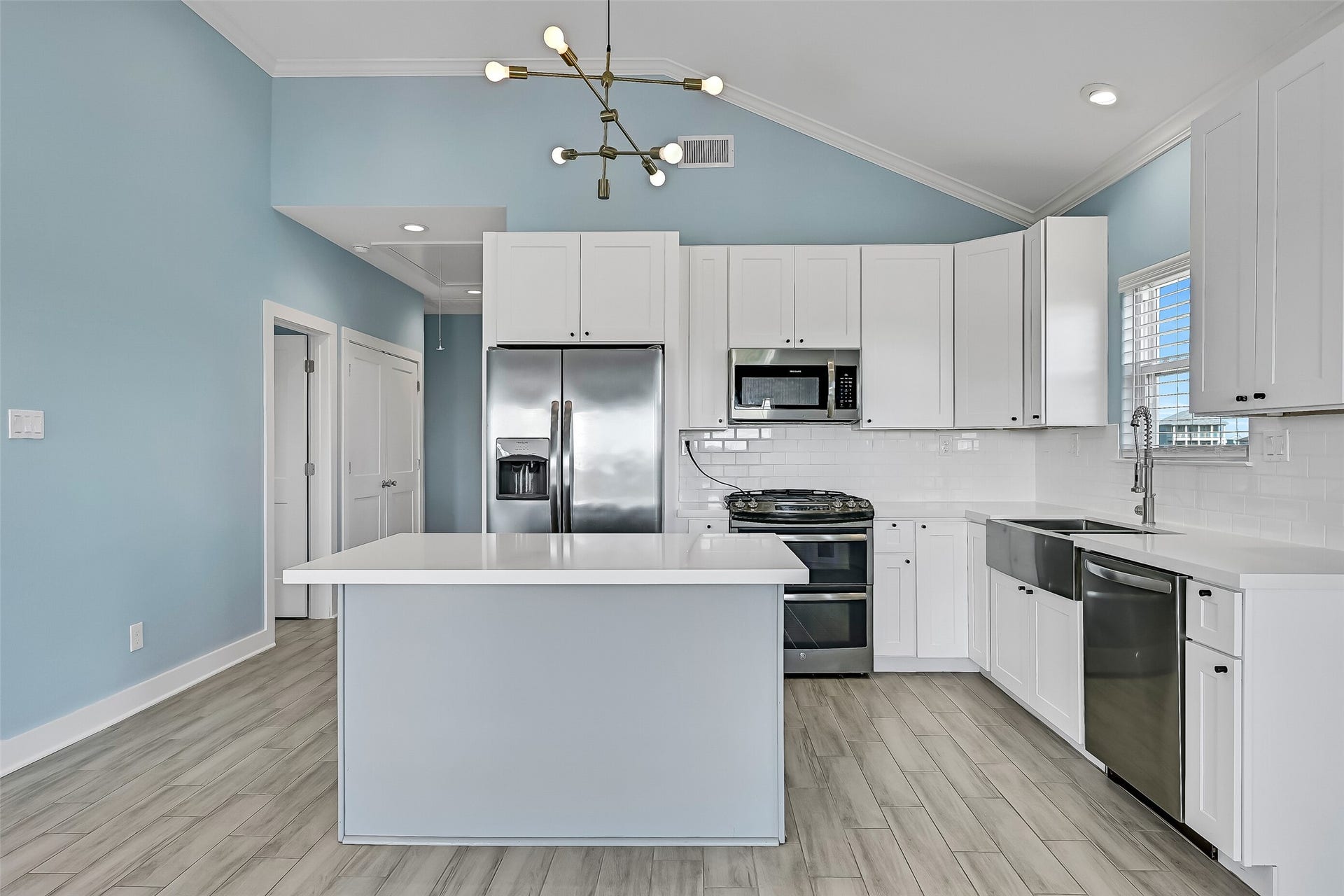 3911 Warrior Court, Galveston, TX 77554 The kitchen island offers breakfast bar seating for two.