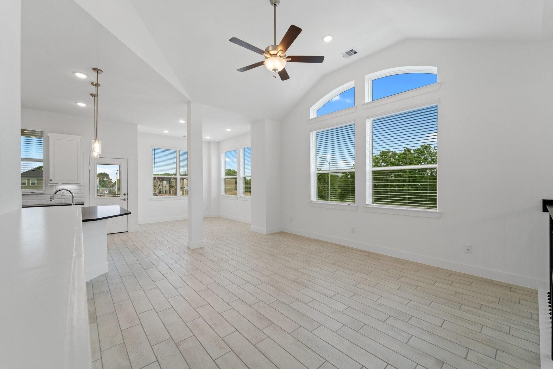 2814 Park Hill Drive, Stafford, TX 77477 Huge living dining area light, bright open and airy!