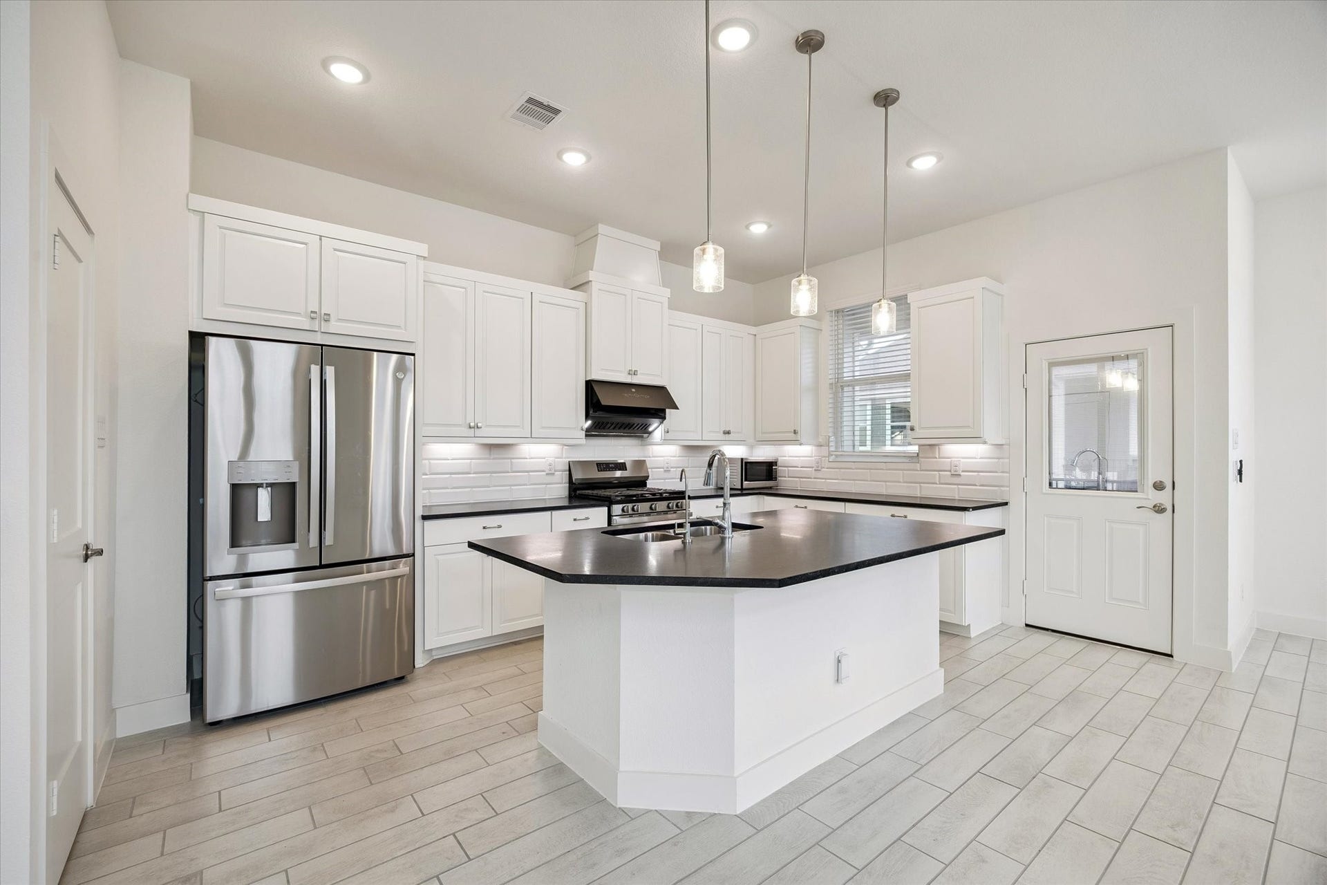 2814 Park Hill Drive, Stafford, TX 77477 Beautiful chef's kitchen