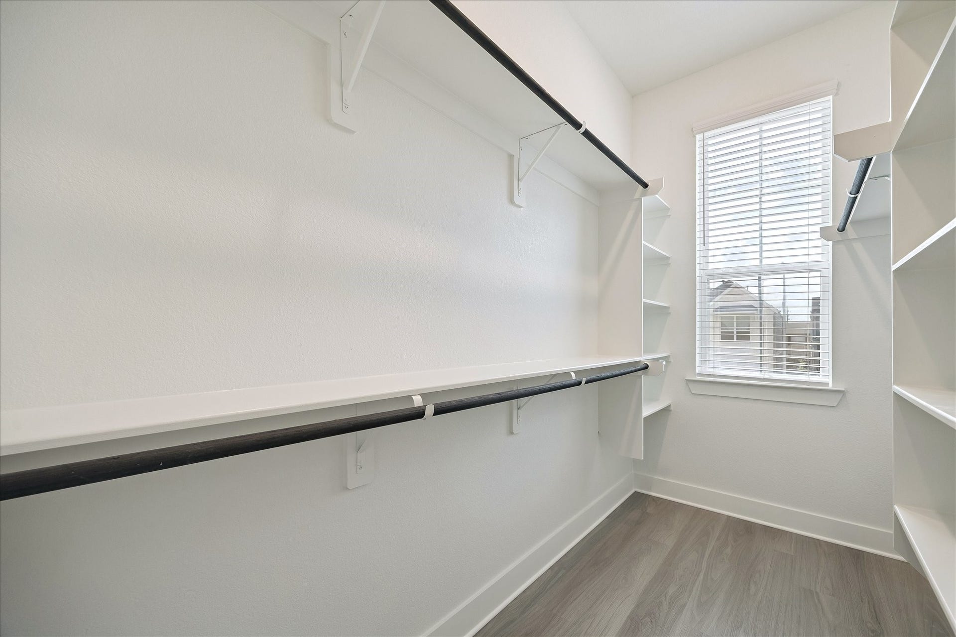 2814 Park Hill Drive, Stafford, TX 77477 Large walk in closet in master suite