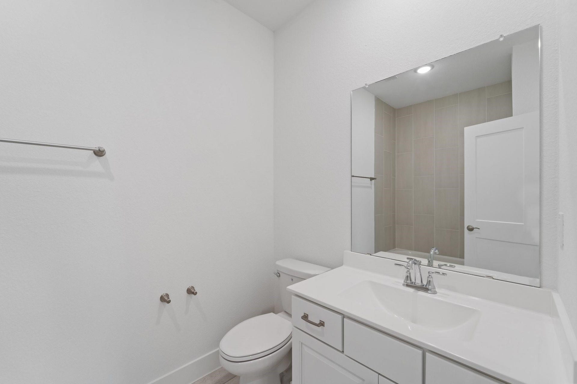2814 Park Hill Drive, Stafford, TX 77477 Full bath downstairs