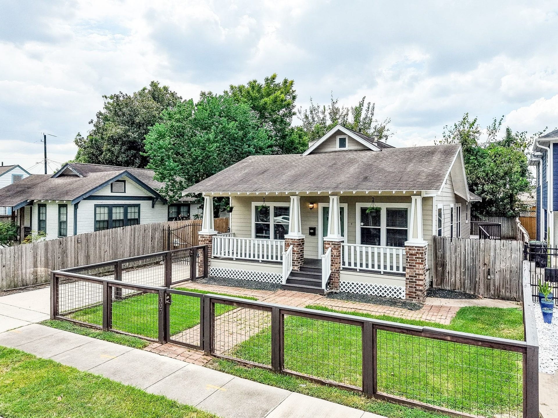 1307 Walton Street, Houston, TX 77009 Fenced front yard offering added privacy and curb app